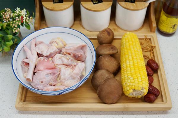 秋季燉雞湯，牢記“2不用3竅門”，雞湯清亮鮮香，好喝人人誇