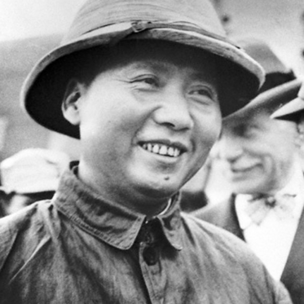 80年記者問鄧小平：天安門毛主席像是否永遠保留？鄧小平如何作答