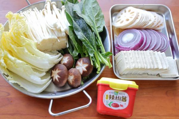 冬天別涮火鍋，試試部隊火鍋，有肉有菜有面條，好吃又暖和，超棒