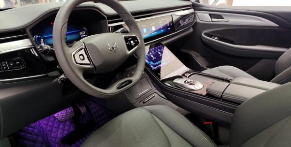 讓人驚喜的極狐 阿爾法T，4.6s破百，位元斯拉Model Y帥，還不貴