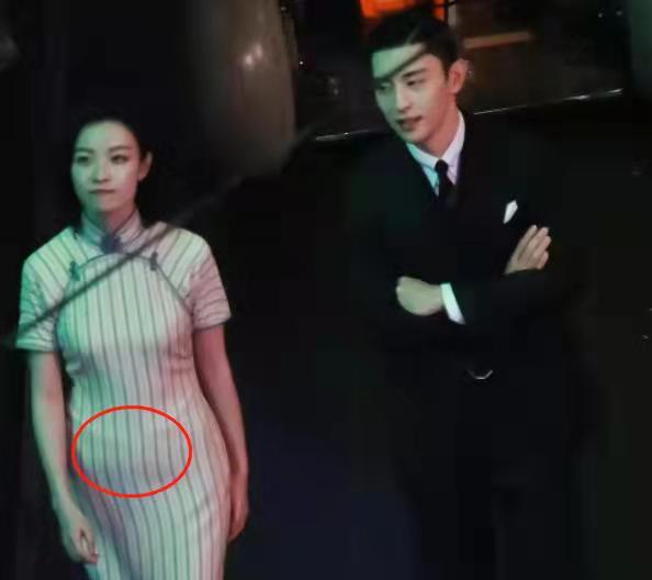 別再為容貌焦慮了,看看趙麗穎的塌屁股,劉亦菲的發腮和雙下巴吧 別再為容貌焦慮了,看看趙麗穎的塌屁股,劉亦菲的發腮和雙下巴吧