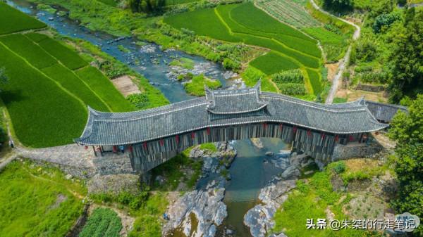 泰順最獨特的一座廊橋，不對稱的奇特結構，堪稱廊橋中的比薩斜塔