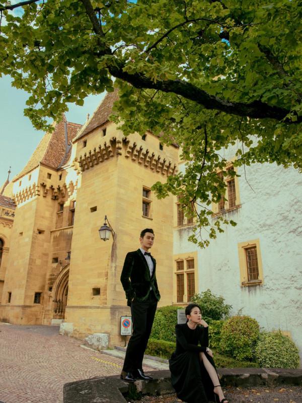 31歲劉亦菲和41歲黃曉明,開叉長裙遇上西裝,誰更霸氣? 31歲劉亦菲和41歲黃曉明,開叉長裙遇上西裝,誰更霸氣?