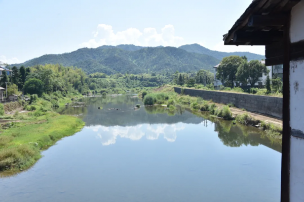 1400年曆史的古橋，藏在小鎮上，竟然還是中國古廊橋的孤例