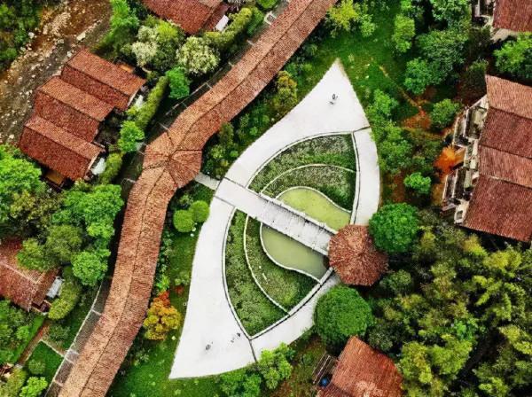 藏在森林的高逼格度假去處，國內少有的懸崖溫泉，老廣：值得去