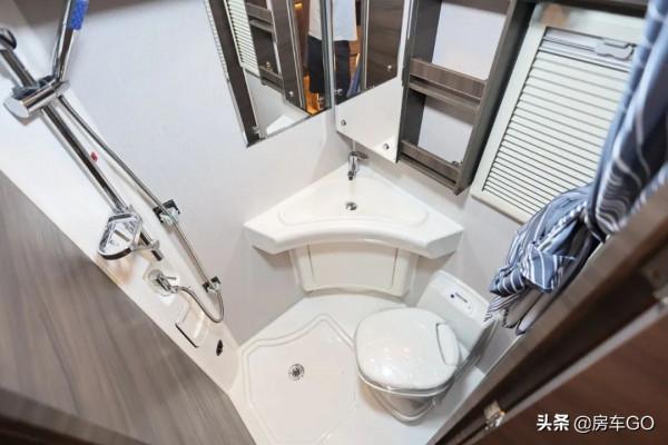 6座雙臥獨立淋浴房車,獨特佈局加大生活區,適合一家人長途旅行 6座雙臥獨立淋浴房車,獨特佈局加大生活區,適合一家人長途旅行