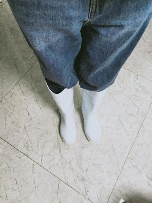 暴雨中，有車不坐，他們為什麼選擇趟那沒過膝蓋的洪流