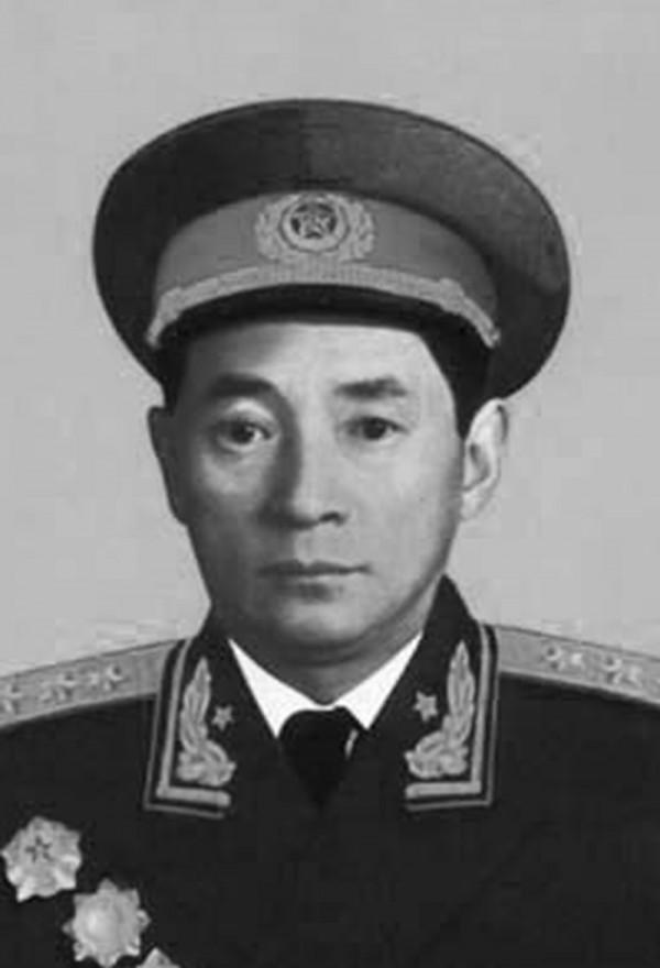 瀋陽軍區第一任政委,參與了志願軍的後勤保障工作,1959年被降職 瀋陽軍區第一任政委,參與了志願軍的後勤保障工作,1959年被降職