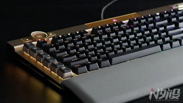 盡帶黃金甲 海盜船K100璀璨金特別版機械鍵盤圖賞