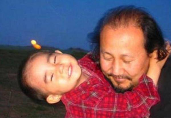 “他在我手上斷的氣”6位經歷喪子之痛的明星，有痛苦有淚水