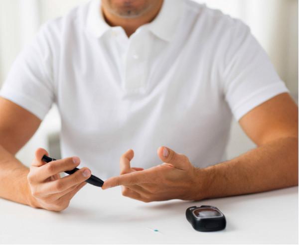 為何老人身上有一股味？50歲後養成3個習慣，或許老了沒味