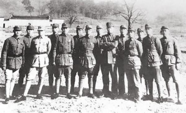 解放南京時，第一個率隊衝進“總統府”的營長，後來的結局如何？