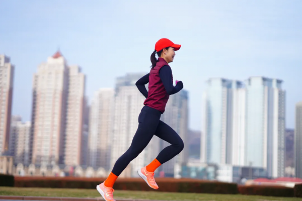 不拘一“面”的跑步馬甲，抵抗寒冷，保護”核心“