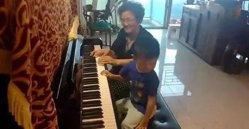 帶你看看潘長江的豪宅，日子節儉，在家像個小老頭