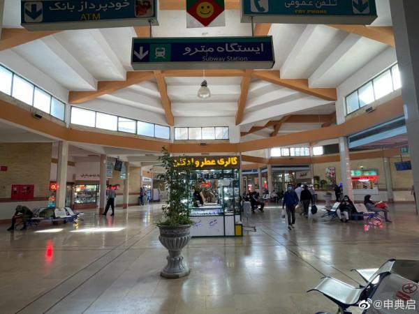 走訪伊朗平民商業區，基層手機市場賣得最好是小米，還有賣諾基亞