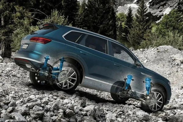 年前有豪華SUV上新，買一臺開回家走到哪裡都有面兒