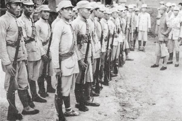 兩個年輕婦女來見,要求新四軍接濟40萬發子彈 兩個年輕婦女來見,要求新四軍接濟40萬發子彈