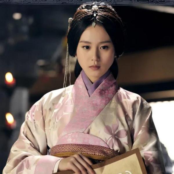 看了劉詩詩的古裝造型 終於知道她為什麼叫詩爺