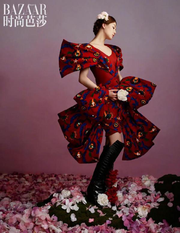 劉詩詩《時尚芭莎》牡丹花間大片 劉詩詩《時尚芭莎》牡丹花間大片