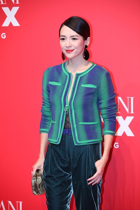 章子怡真沒有中年人的自覺,扎“少女感麻花辮”配搞怪耳飾,真嫩 章子怡真沒有中年人的自覺,扎“少女感麻花辮”配搞怪耳飾,真嫩