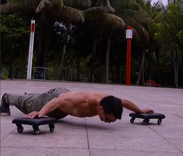 退伍老兵痴迷健身,一身腱子肉走紅網路,被稱為";自然健身第一人"; 退伍老兵痴迷健身,一身腱子肉走紅網路,被稱為";自然健身第一人";