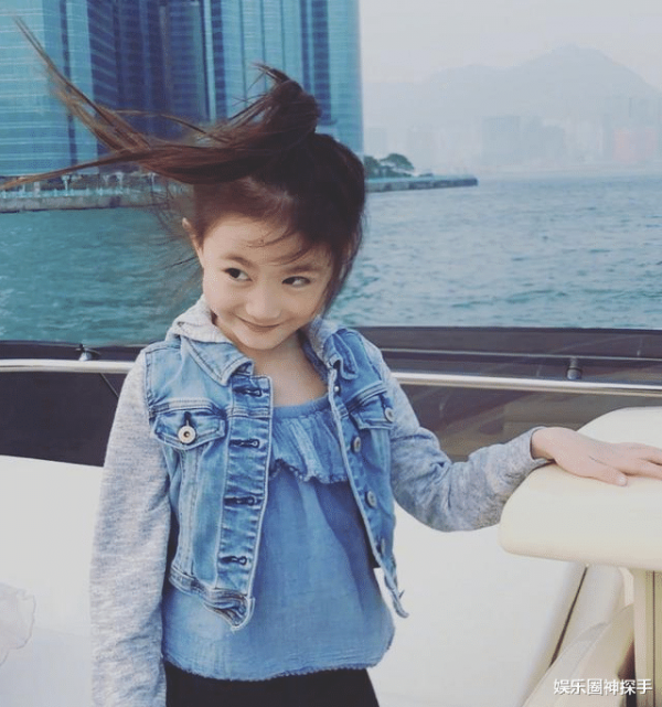 李小鵬一兒一女長大了，9歲奧莉變化大，5歲兒子太可愛