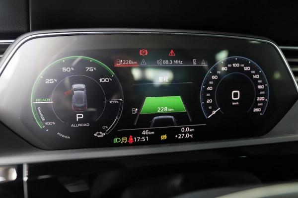 比進口版便宜10萬多 續航提升到500km 實拍一汽-大眾奧迪e-tron