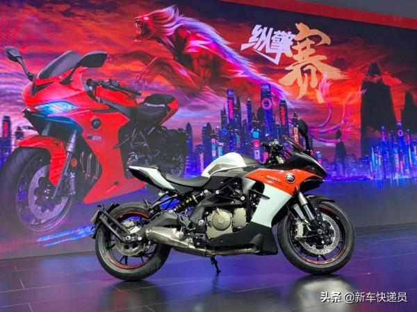 四缸“地平線”仿賽機車的天花板到底有多牛? 四缸“地平線”仿賽機車的天花板到底有多牛?