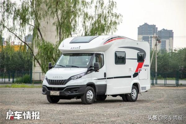 合作款房車長啥樣？水電配滿洗澡空調隨便用，比保姆車還要舒服