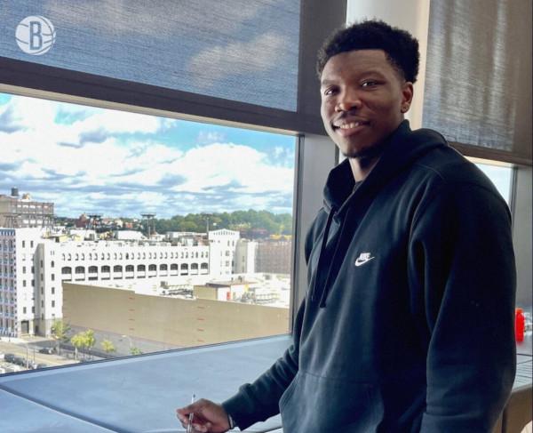 籃網正式簽下卡考克