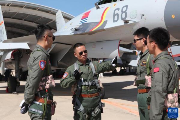 海天之翼 重器之魂——記海軍航空大學某基地艦載機飛行教官群體