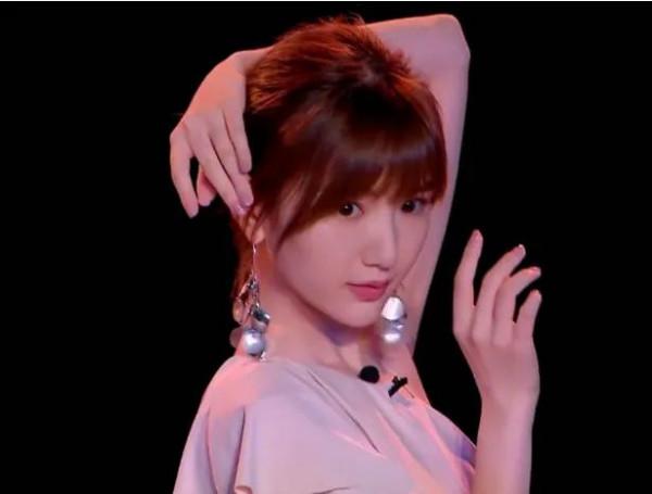 毛曉彤不幸的前半生，生下來被扔進垃圾桶，都怪母親識人不清