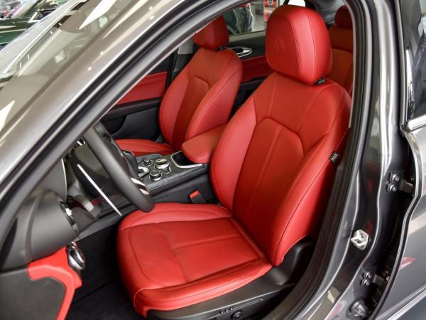 歐洲原裝進口，280馬力法拉利血統，豪華三廂7L油耗，實拍Giulia