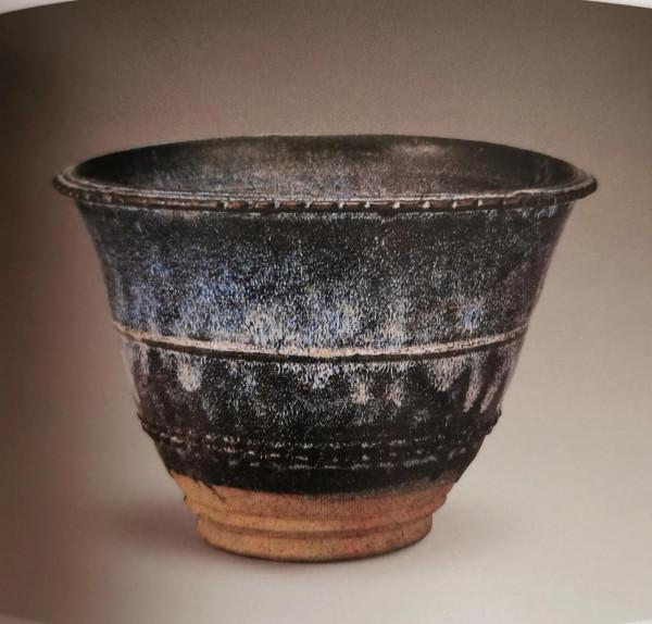 婺州窯“宋代.黑底.天藍釉藍白兔毫窯變茶盞”(古代南方分相釉) 婺州窯“宋代.黑底.天藍釉藍白兔毫窯變茶盞”(古代南方分相釉)