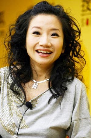 鳥窩、縫紉機、鋼絲球，女明星奇奇怪怪的髮型，笑得捂不住嘴