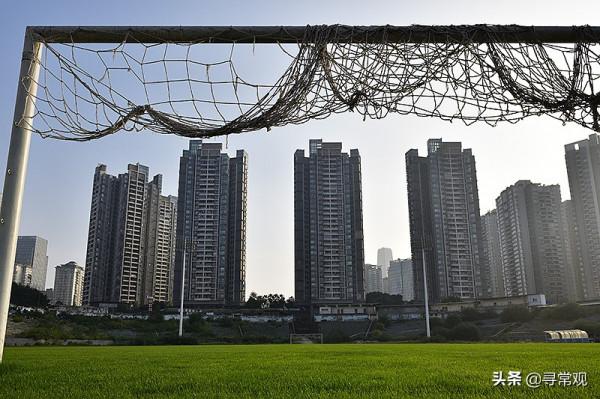 這個荒草叢生的重慶力帆足球場，會是更多俱樂部的結局嗎？
