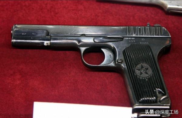 54式為何能取代駁殼槍？54手槍打近戰阻擋：越軍火箭筒手亡命突擊