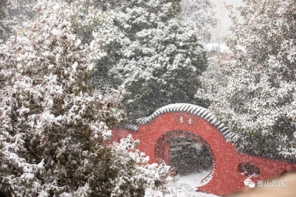 雪後岱廟，超凡脫俗不染塵