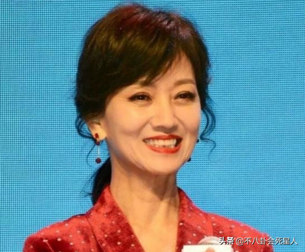 大齡女星扮嫩群像，精修是少女、生影象奶奶，優雅老去不好嗎？