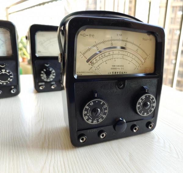 1963年震華500型萬用表!500表的最高工藝水準!三代表拆蓋看差異 1963年震華500型萬用表!500表的最高工藝水準!三代表拆蓋看差異