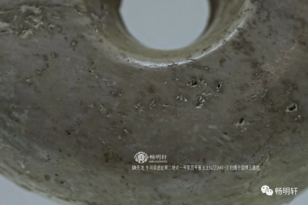 紅山文化出土玉器細節圖覽牛河梁遺址第二地點一號冢四號墓