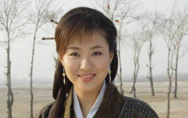 沈傲君：因賽西施爆紅，與聶遠相戀10年，為何轉身嫁給乾隆後裔