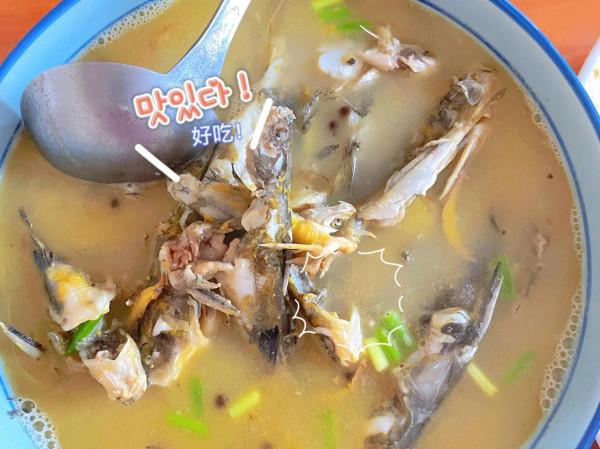 農村小河裡釣的野生魚，不管是油炸還是做湯，都好吃的停不下來啊
