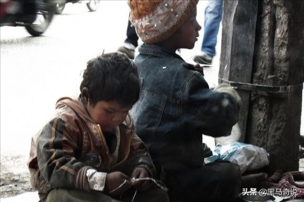 3歲被狼咬掉半張臉，靠吸米糊存活的寇金成，有著怎樣曲折的人生