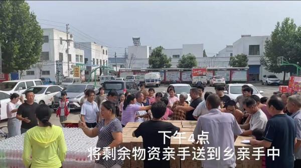 陝西3個60多歲大爺，坐擁1500萬粉絲，卻依然種田養豬，為啥？