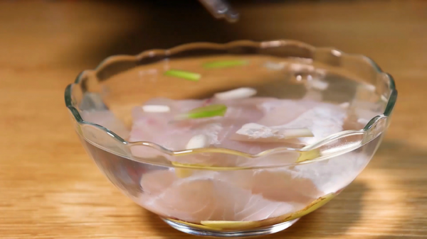 寶寶多吃魚肉好處多，這樣做挑食孩子都能吃一碗，助長個又聰明