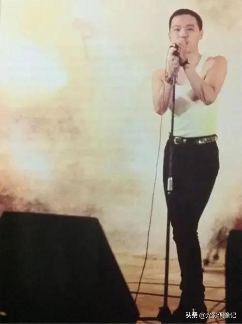 從“開口跪”到堅決不唱給你聽，“音樂聖手”竇唯的樸素人生