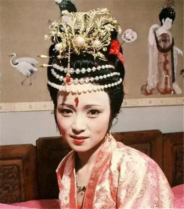 紅樓夢：鳳姐去寧國府打了一次牌，註定秦可卿在劫難逃