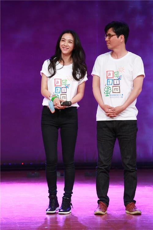 湯唯終於回國營業了,穿西裝配大波浪捲髮好高階,氣質無敵 湯唯終於回國營業了,穿西裝配大波浪捲髮好高階,氣質無敵