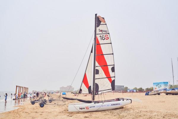 【X自駕】開寶馬5系插混，打卡秦皇島海岸，帆船、動漫任你玩